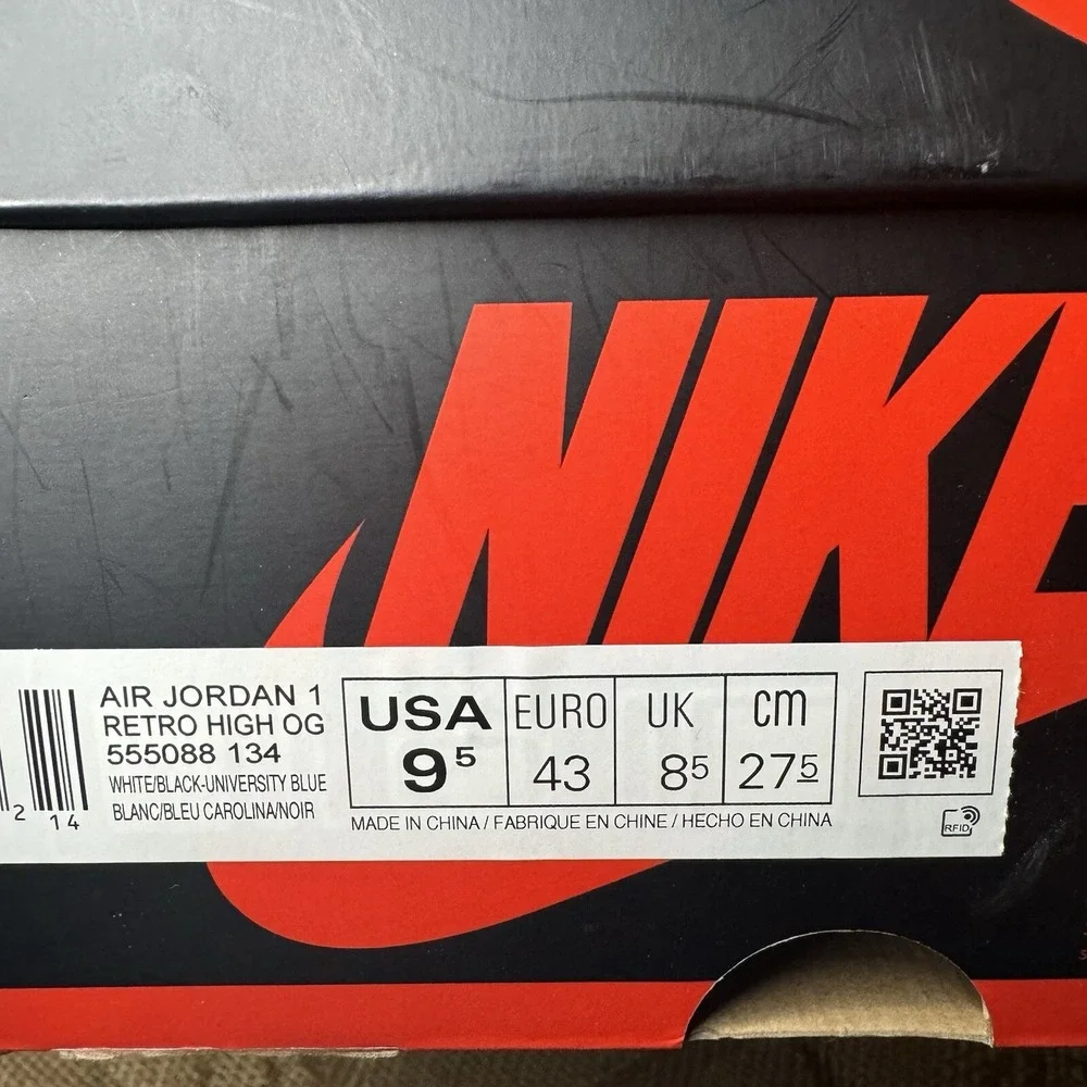 Jordan 1 High University Blue, Men's Size‎ 9.5 Left shoe faded